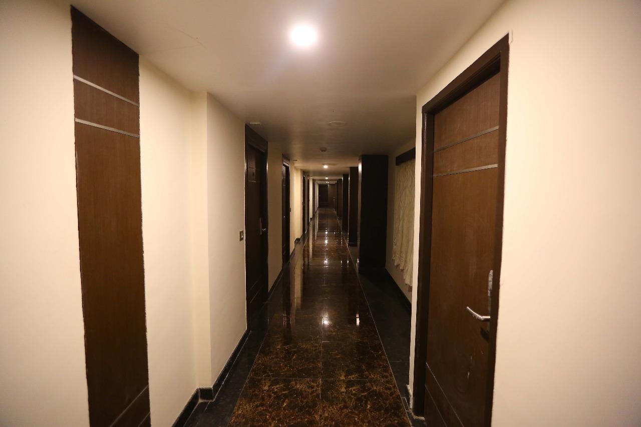 Hotel La Castle Ченай Екстериор снимка