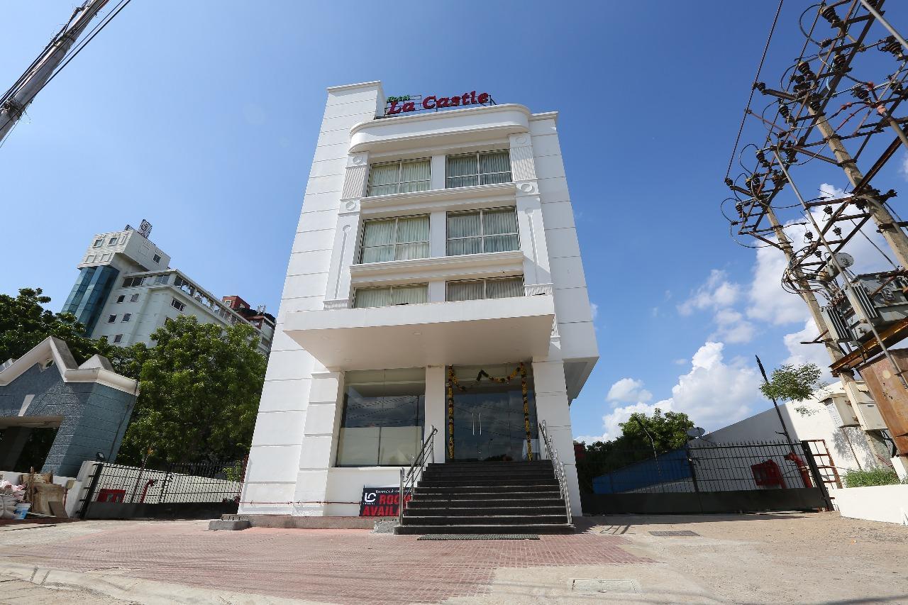 Hotel La Castle Ченай Екстериор снимка